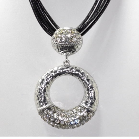 Hammered Open Circle Necklace - Picture 5 of 11